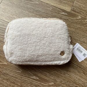 Lululemon Everywhere Belt Bag 1L Fleece